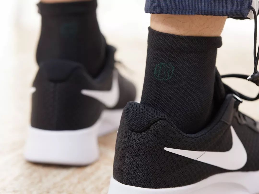 利用秸秆做袜子,用泥土做袜子