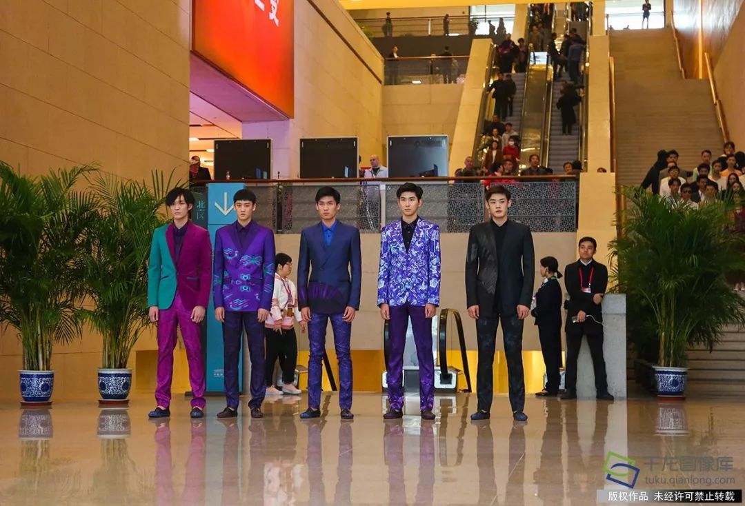 从军装演变的衣服,从军大衣变成将军