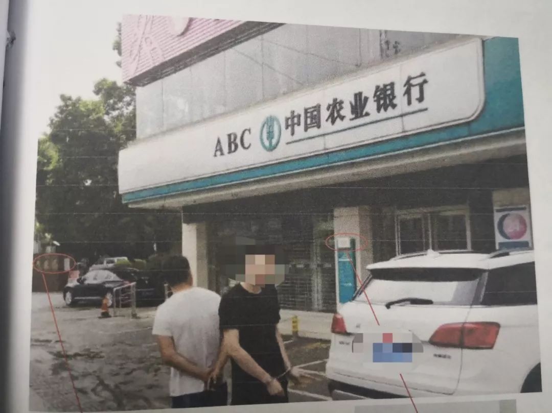 为“蝇头小利”假冒警察敲诈勒索，结果自己“进去了”