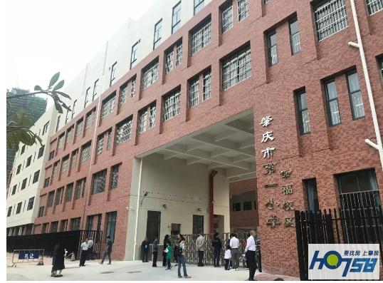 七盘雄踞，择湖而居！坐落于繁荣新城之上的黄金湖区生活板块~