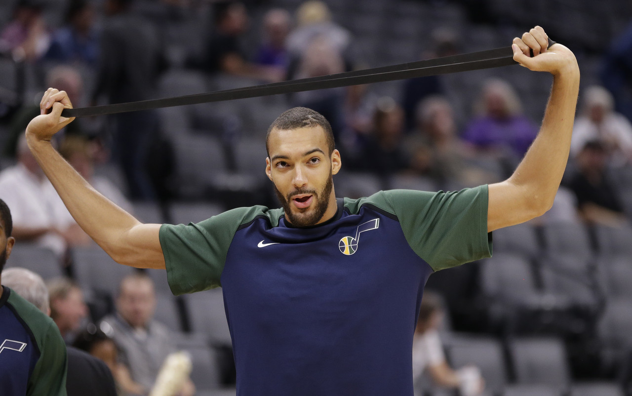 周琦身高臂展排名,周琦体测数据对比张伯伦