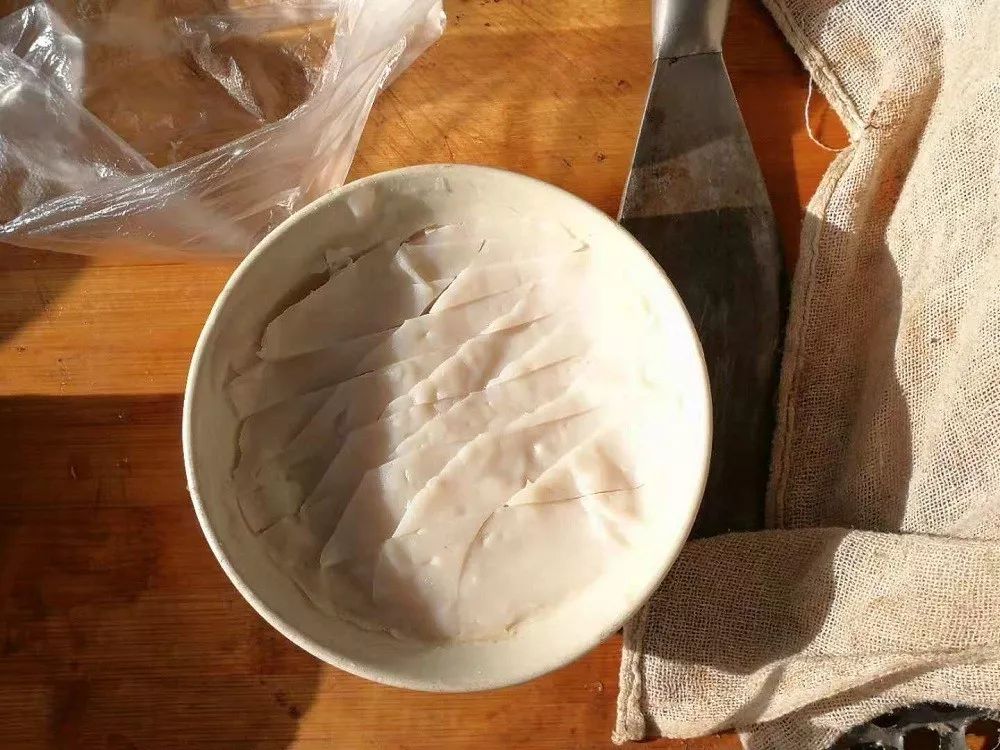 「本土」碗托情长