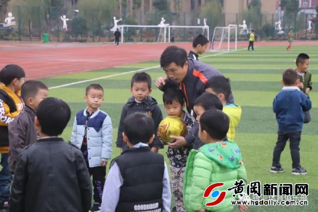 湖北青少年足球联赛黄冈,足球下基层