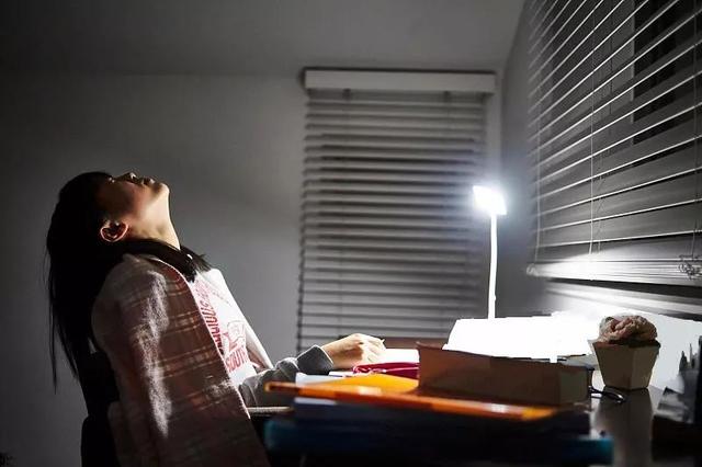 比房价下跌更可怕的是什么事,比房价下跌的更可怕的事就业