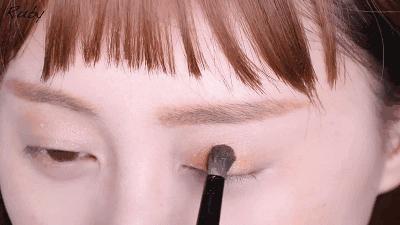 一画眼影就跟肿了一样,画眼影像肿了一样怎么办