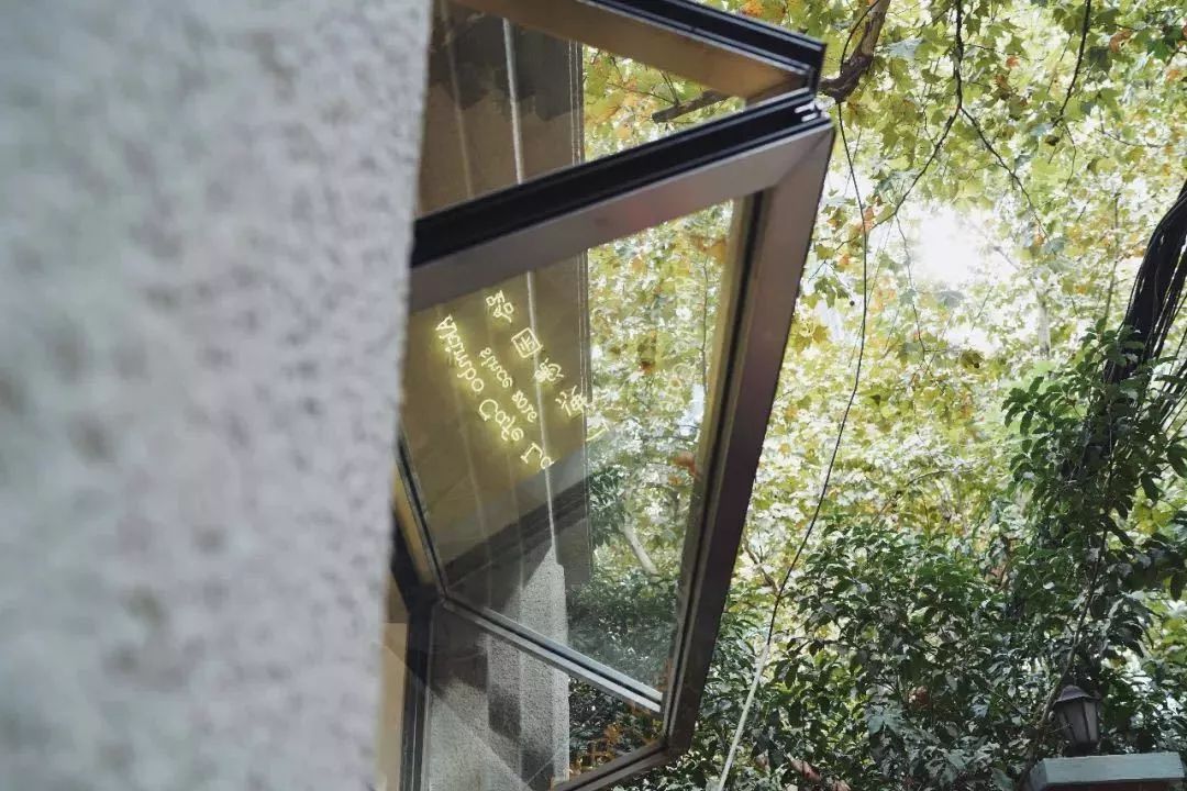 进公寓买设计品，到邮局逛百货店，这三家潮铺我真的摸不透