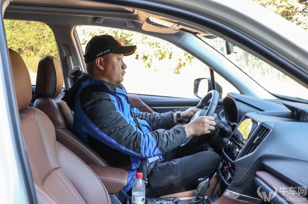 斯巴鲁第四代森林人试驾体验,斯巴鲁森林人2.0四驱系统2010