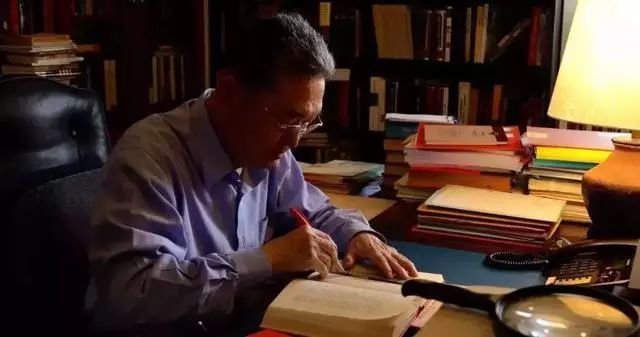 为什么名人都喜欢用钢笔,为什么以前用很普遍的钢笔