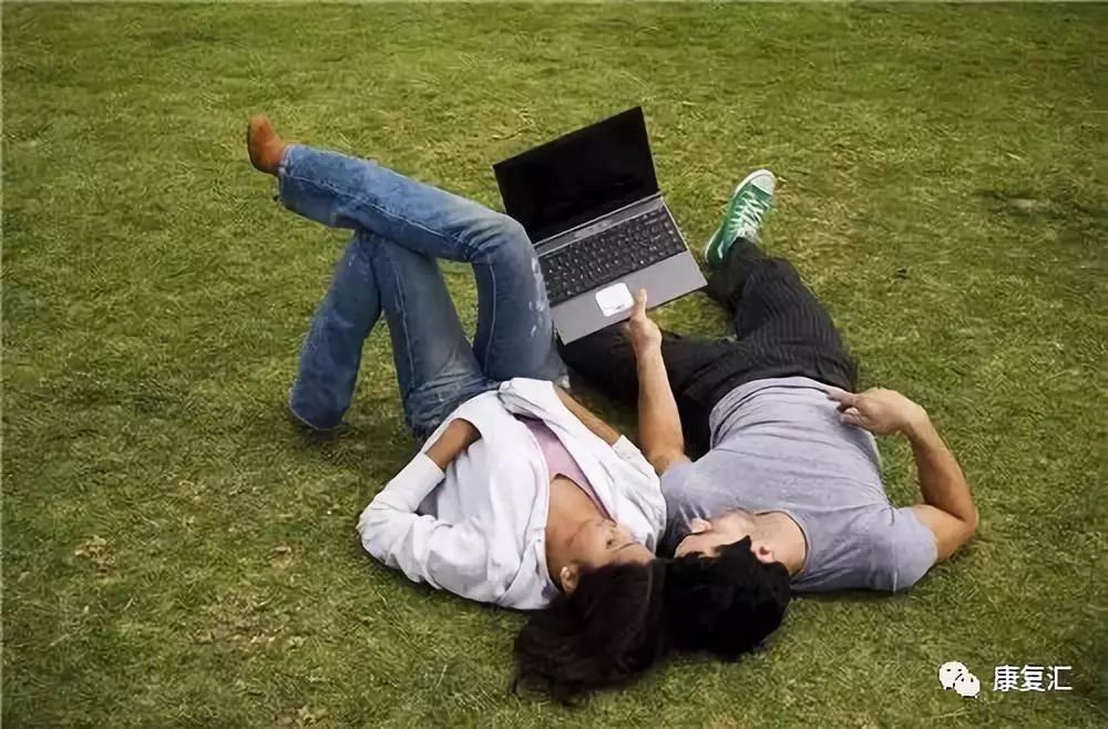 长期跷二郎腿怎么纠正,跷二郎腿引起的伤害怎样锻炼