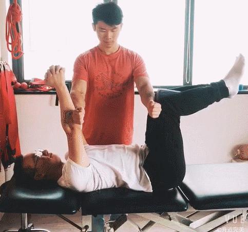 长期跷二郎腿怎么纠正,跷二郎腿引起的伤害怎样锻炼