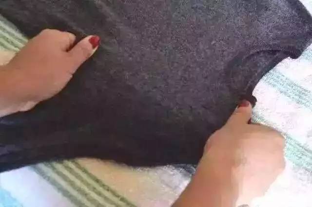 衣服缩水变形,纯羊毛衣服洗缩水变形了怎么补救
