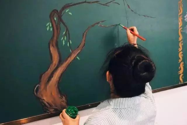 清洁工阿姨走红了,保洁阿姨出镜火了