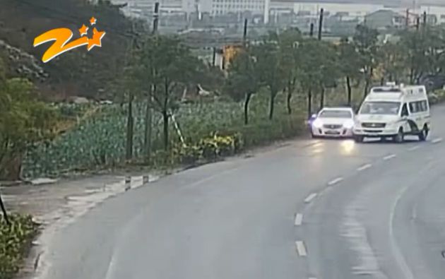 作业超多的小学生,小孩子开车上高速作业