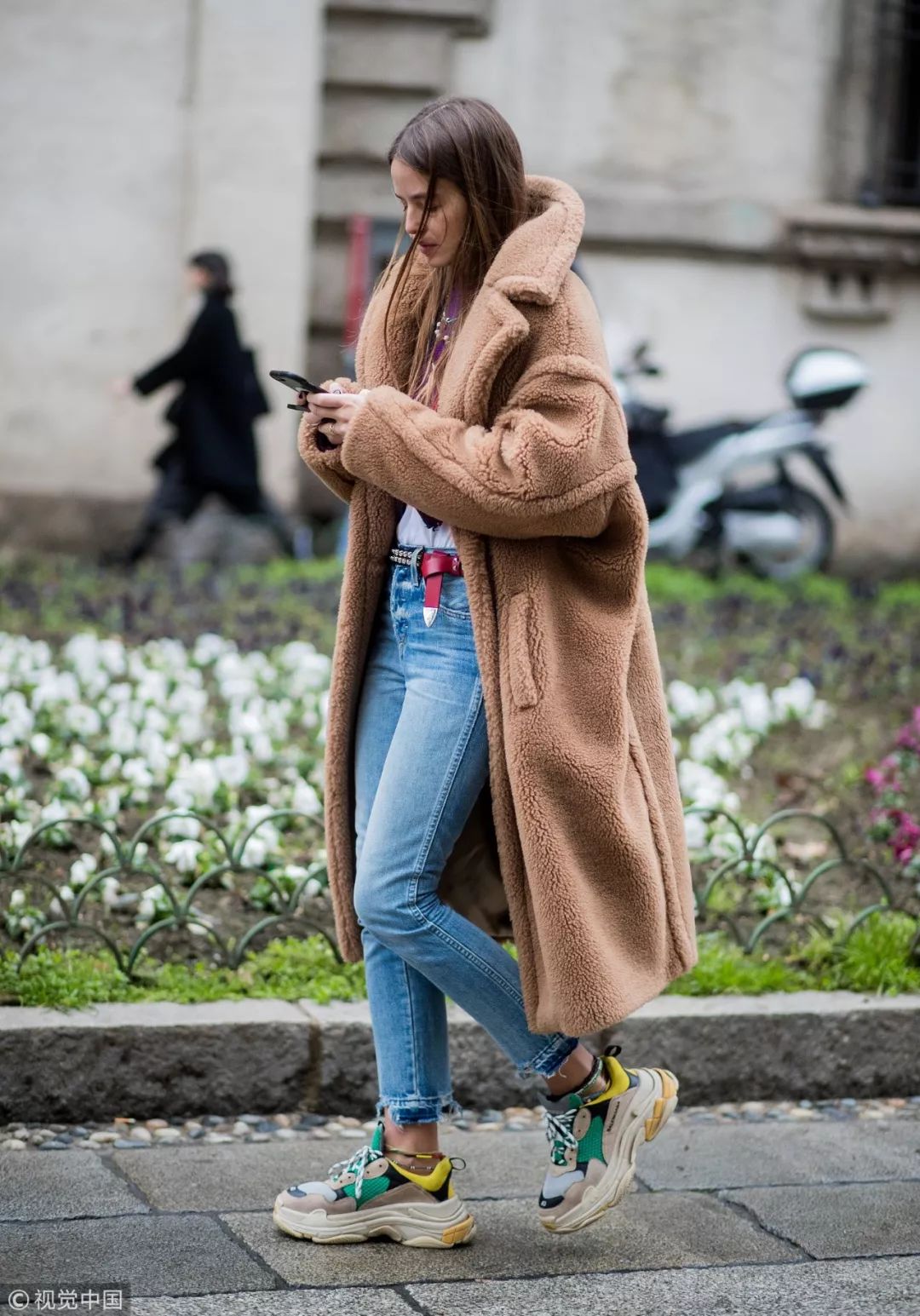 长大衣运动鞋,每次穿长大衣身高不够高跟鞋来凑