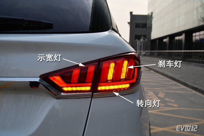 科技感满满电动汽车,满满科技感的燃油车