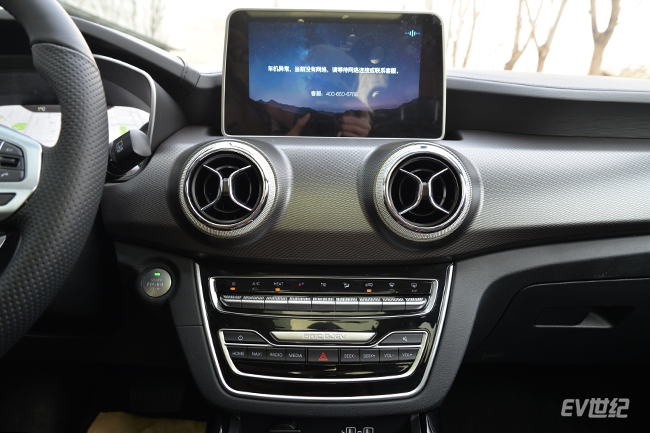 科技感满满电动汽车,满满科技感的燃油车