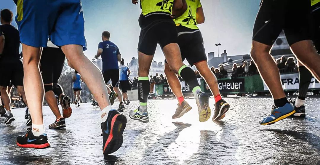 耐克阿迪达斯和国产运动鞋哪个好,阿迪达斯和李宁谁的鞋好