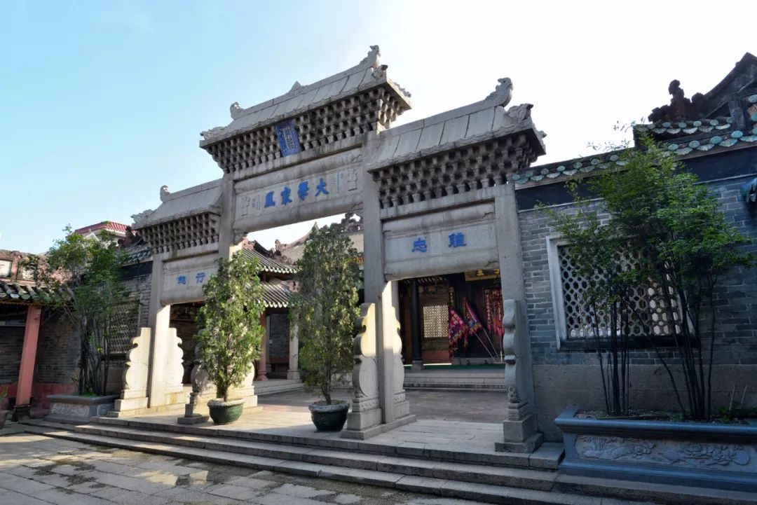 这就是新桥,这里是新桥小学