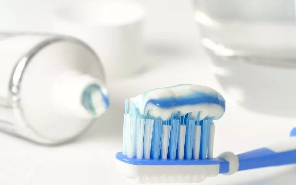 牙膏有哪些误区,牙膏是贵的好还是便宜的好