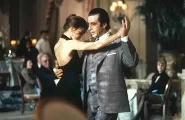 年会没有晚礼服怎么穿,出席年会如何穿着更受欢迎