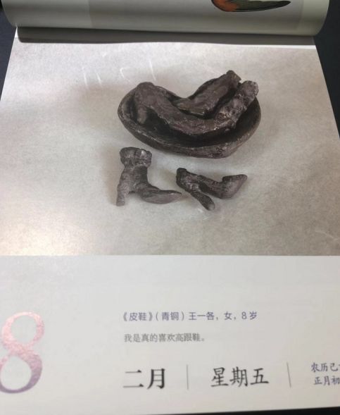 团｜《艾特熊和赛娜鼠》屡获国际大奖的温暖绘本+艺术儿童启蒙日历，爸爸陪娃的神器+用44只东北大白鹅，才攒出1床的鹅绒被