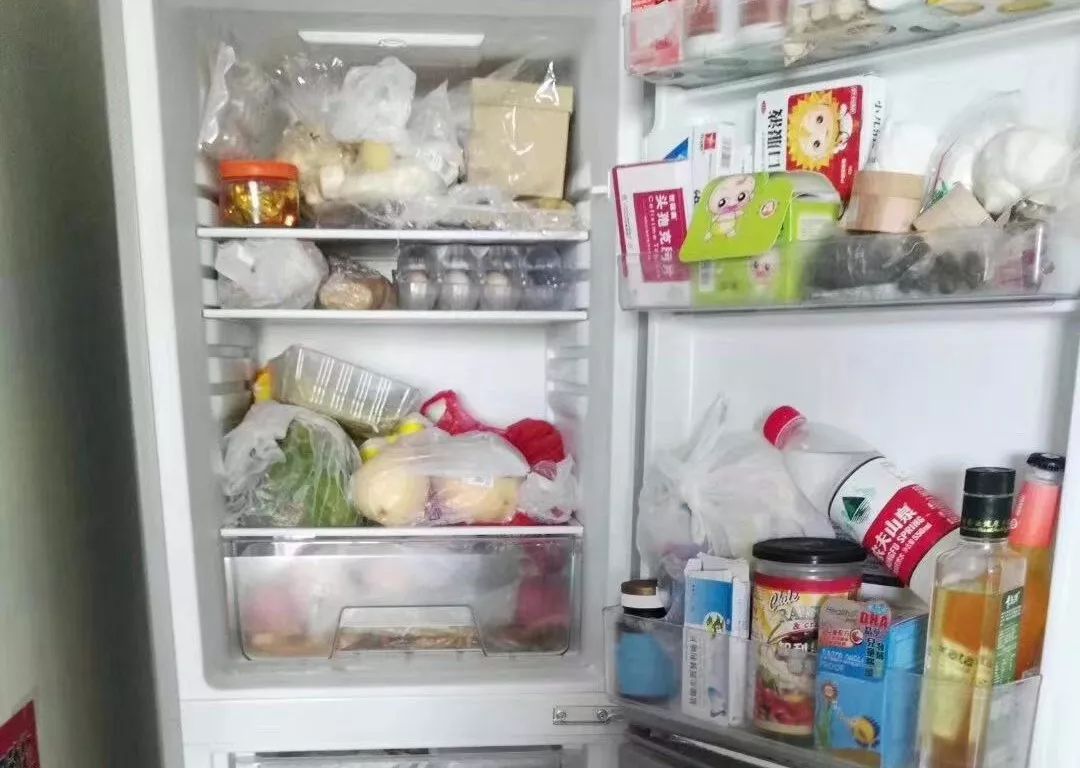 澄海老兄发现妻子没事总爱往这个小区跑，没想到是去干这个……