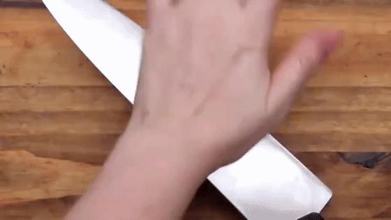 剥大蒜时留几层蒜皮合适,大蒜怎么剥蒜皮