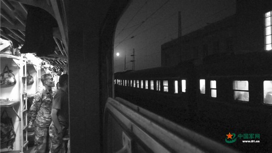 军旅微影像,军旅感人催人泪下的战友情视频