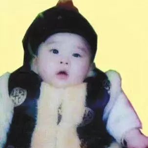 死刑！入室抢孩子的人贩子判了！这个嫌犯仍在逃……