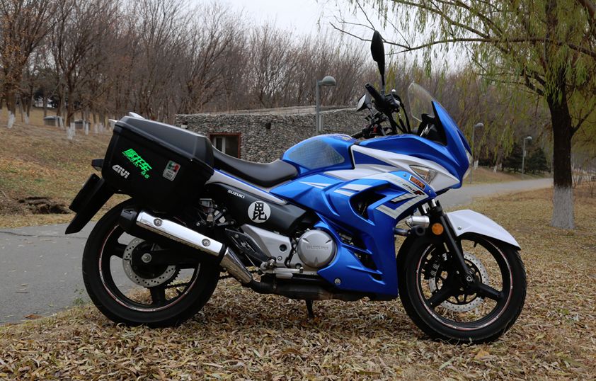 铃木骊驰250和豪爵gw250哪个好,豪爵铃木三兄弟配置对比表