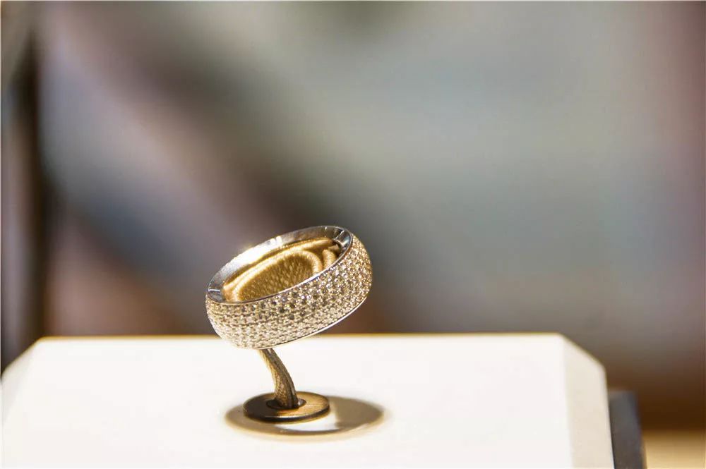 红红火火恍恍惚惚的意思是什么,红红火火恍恍惚惚是什么意思