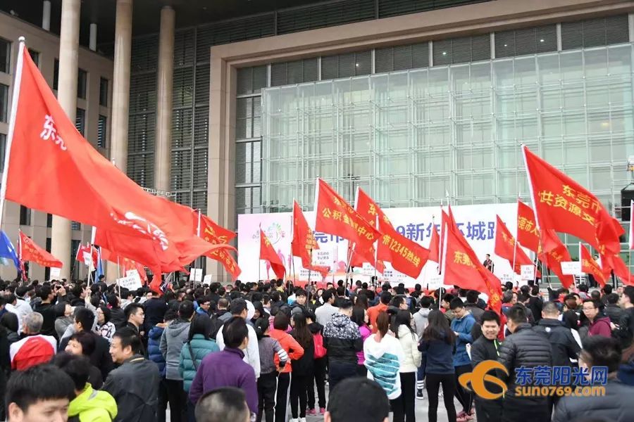 全城沸腾用最高礼遇迎接英雄,全城沸腾迎英雄