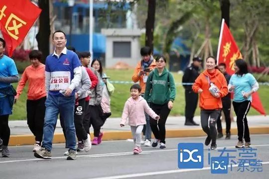 全城沸腾用最高礼遇迎接英雄,全城沸腾迎英雄