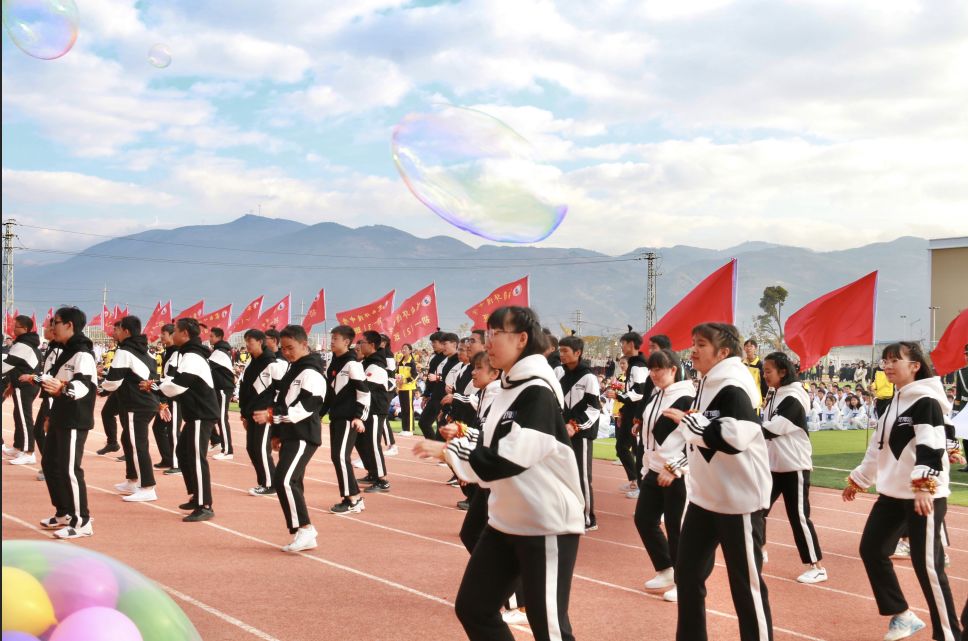 蒙自这里汇聚上千人，放飞上百只鸽子，是发生了什么大事……