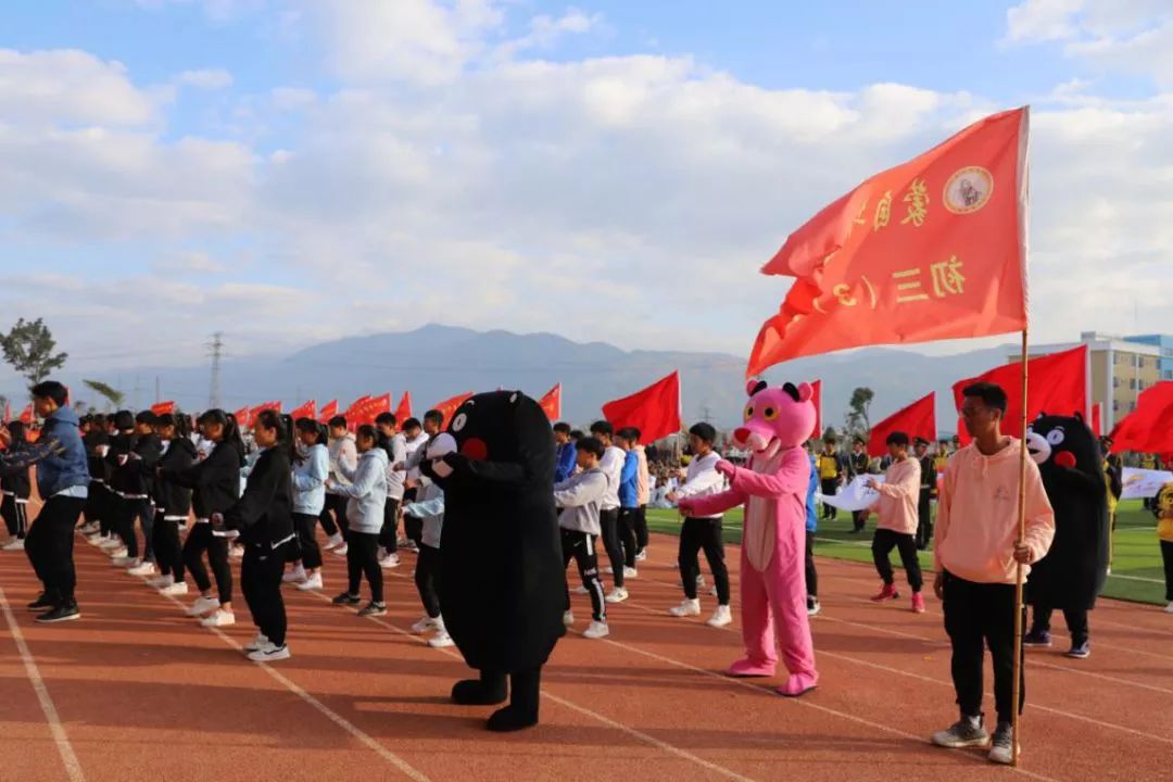 蒙自这里汇聚上千人，放飞上百只鸽子，是发生了什么大事……