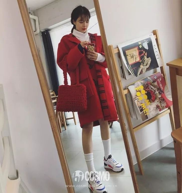 我没有年轻10岁的药，但马思纯这件“少女感”可以