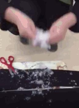 羽绒裤非常的适合在冬天的时候穿,保暖裤百搭防风舒适羽绒裤