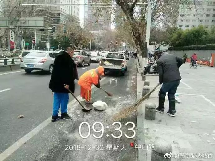 雪在认真的下！路上小心！最新路况在这里！