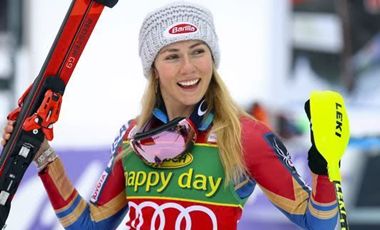 回顾2018，你的关键词是什么；开逛啦，济南新芙蓉街今起开门迎客；硬核！自行车与轿车相撞，竟把轿车车头撞扁了