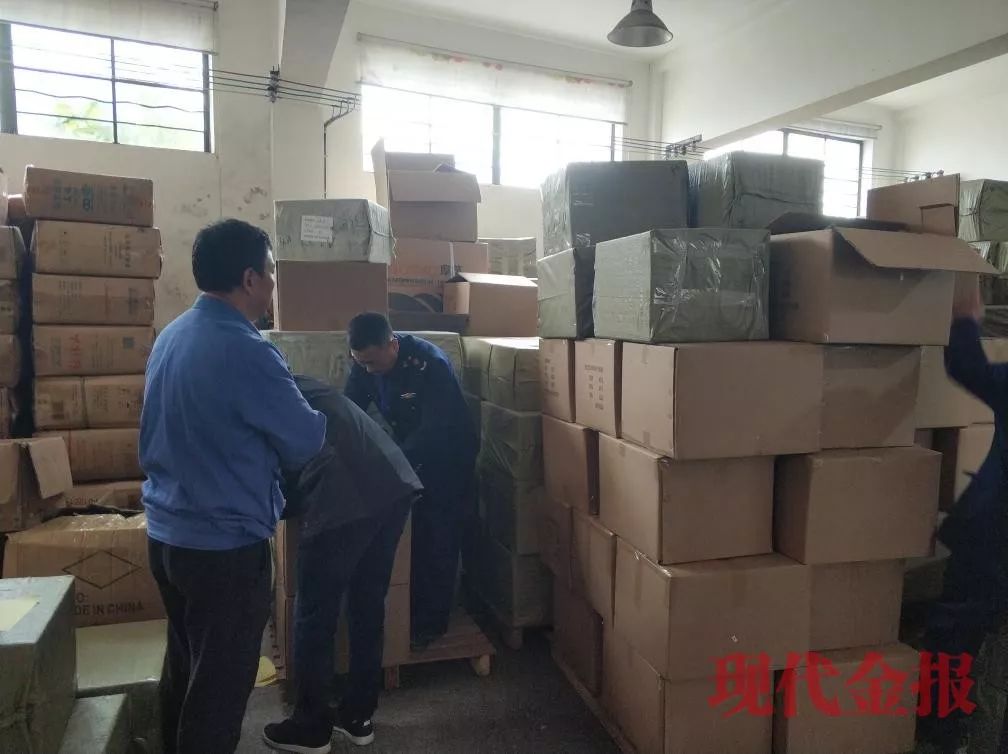 太恶心！不到一元眼线笔仿冒大牌！加工过程触目惊心