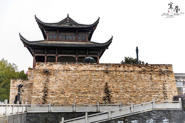 明月处处有，唯有宜春月最明