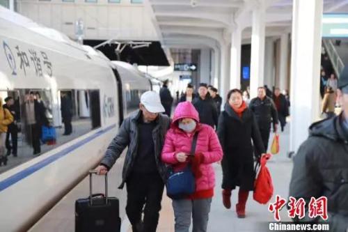 黄牛黄了是怎么回事,春运火车票见证时代大变迁