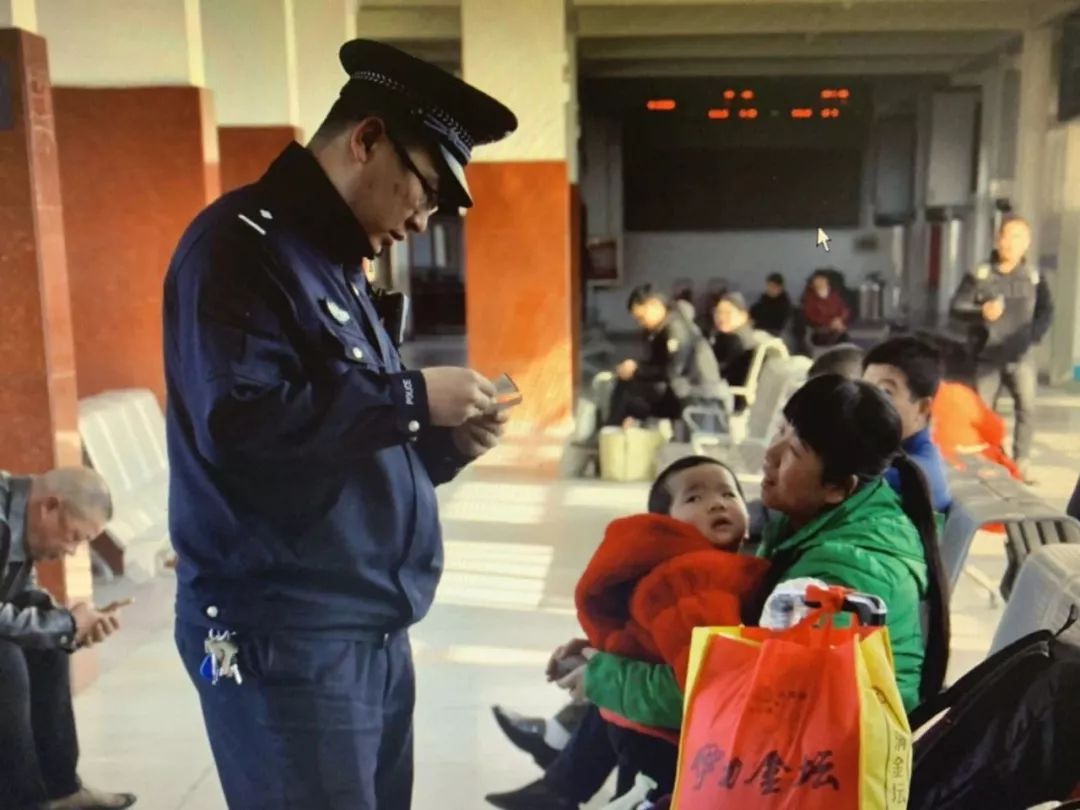 一家从警,公安民警在祖国的大江南守护团圆
