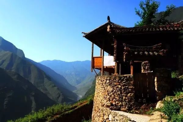 巨石上的奇特村庄,丽江绝美的村落