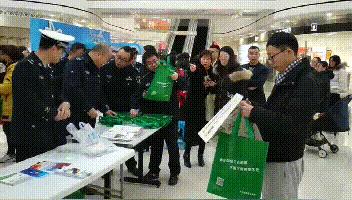 今天，北仑银泰城热闹了！