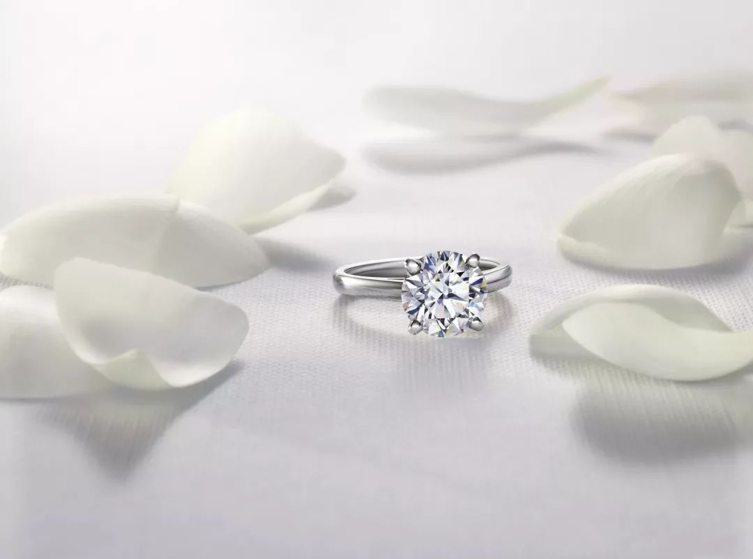 一克拉的钻戒多少钱左右啊,小红书一克拉开口钻戒