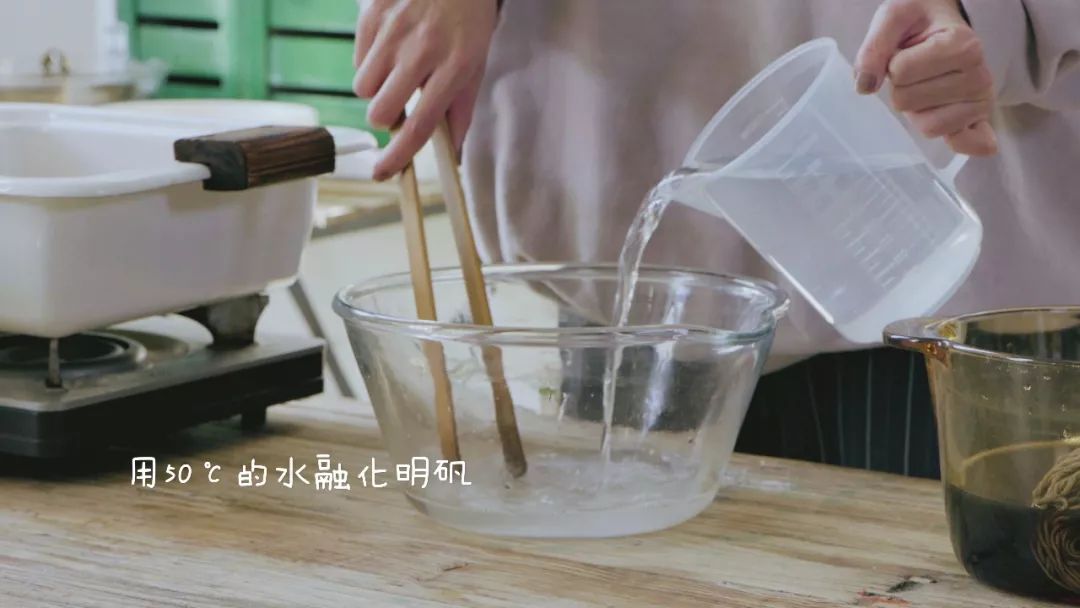 手染毛线怎么染大红色,自己在家怎么染纯色毛线