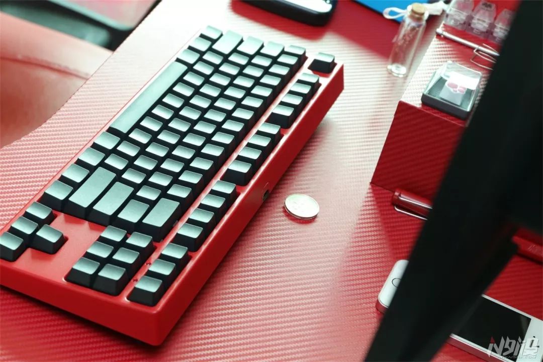 一千以内外设三件套,一千左右的全套外设