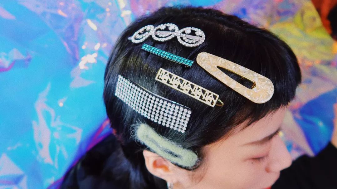 我最近｜不戴Bra都没关系，不戴发夹不能出门……