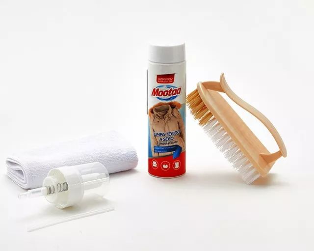 羽绒服脏了不用洗用它一喷就干净,不太脏的羽绒服怎么清理才干净呢